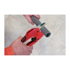 Pince Coupe Tubes PRO 5 Pince Coupe Tubes PRO -Maison du Confort pince coupe tubes per multicouche 1